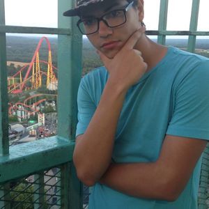 Meet your Posher, Alan alexis